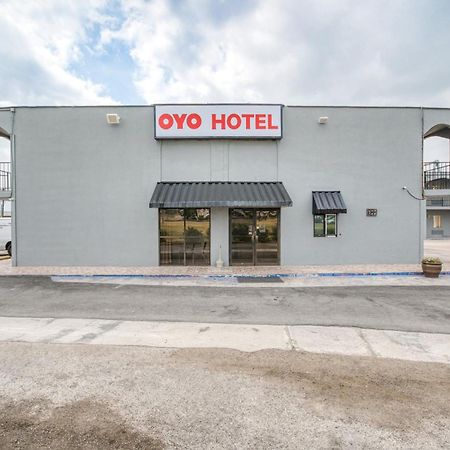 Oyo Hotel San Antonio Lackland Air Force Base West Extérieur photo