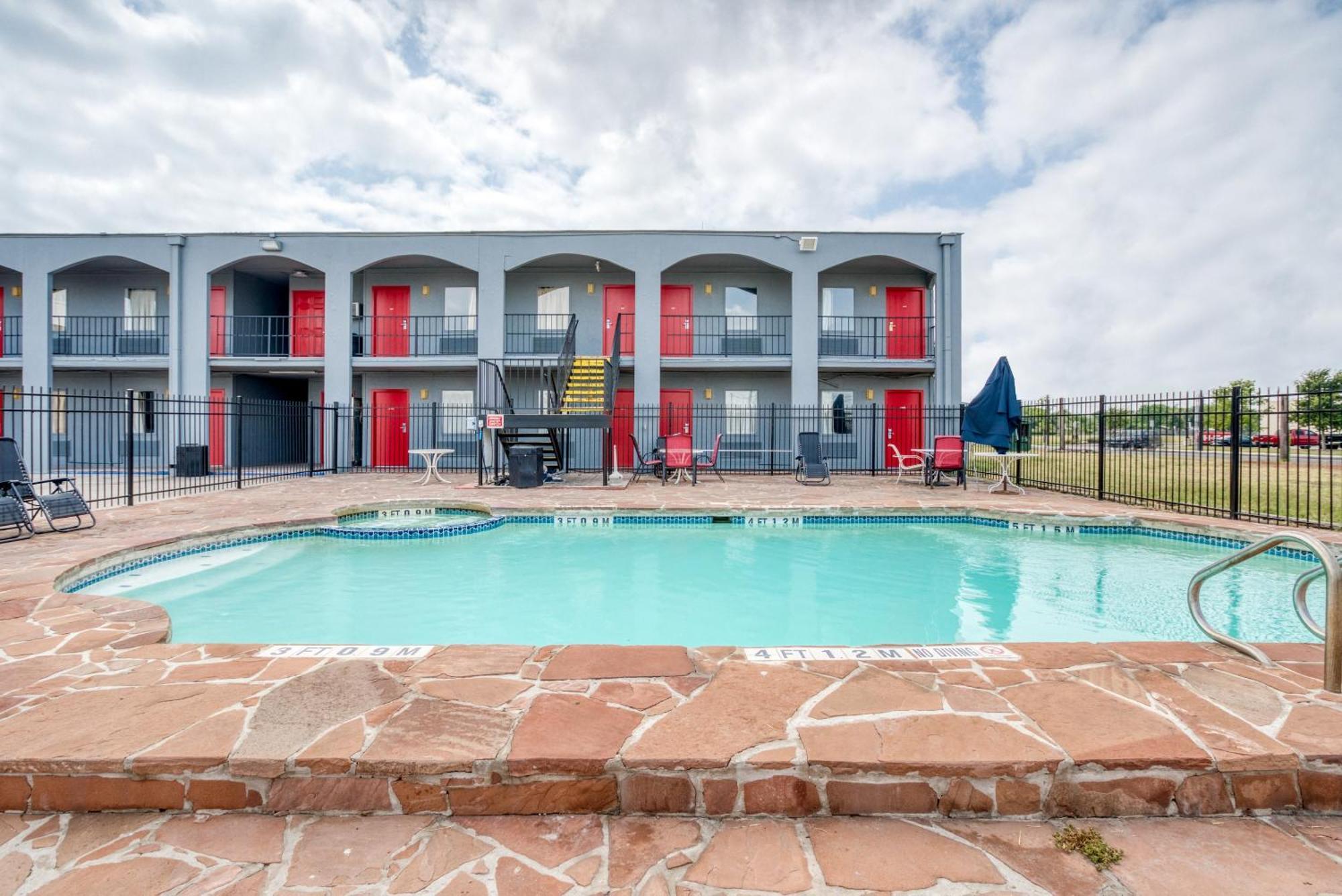 Oyo Hotel San Antonio Lackland Air Force Base West Extérieur photo